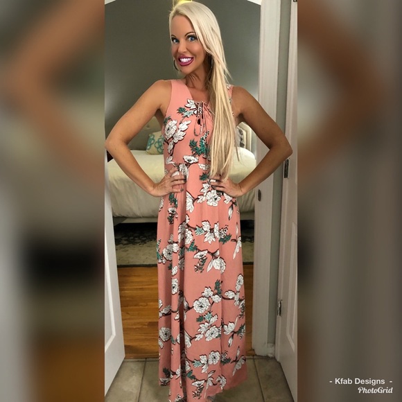 🛍LAST 1! 💕Pink Side Slit Maxi Dress! - Picture 2 of 4